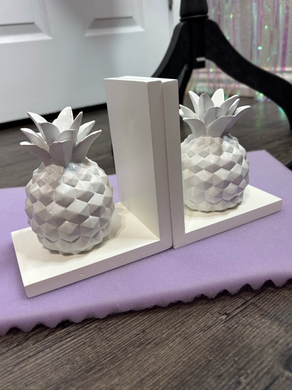 White pineapple bookends Set , Good Heavy Material W/Felt Fabric On Bottom